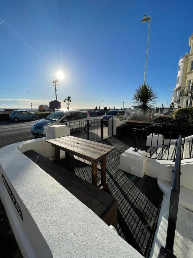 Seaview Flat With Balcony, Spacious 2 Bedroom * Worthing